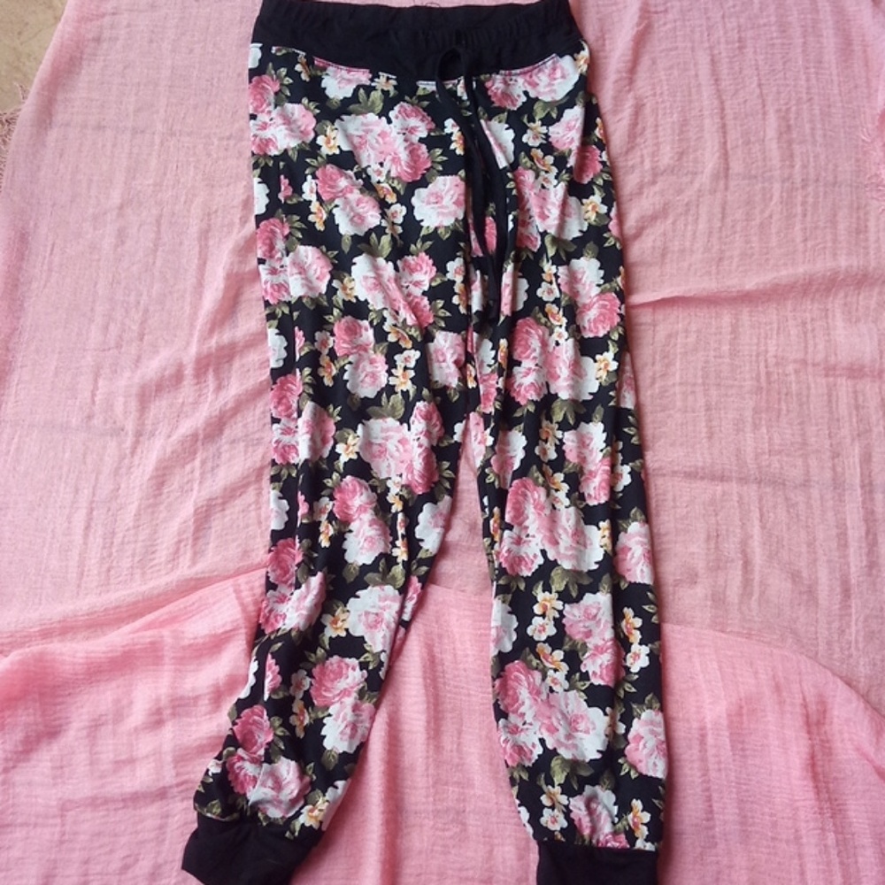 🖤Black lounge pants with flowers